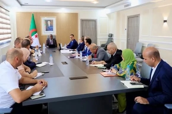 حيداوي يترأس اجتماعا تقييميا مع الإطارات المركزية لوزارة الشباب