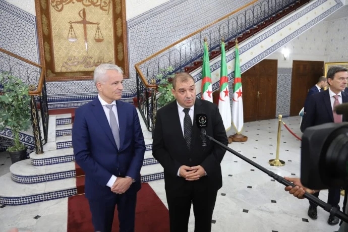 بوجمعة يستقبل وزير العدل والشرطة السويسري