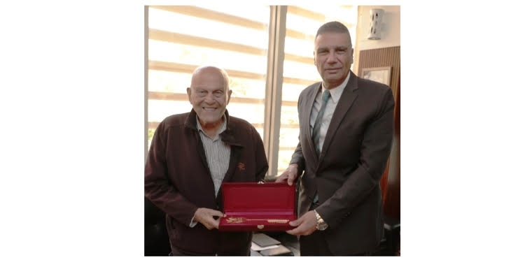 Aswan hands its key to Sir Magdi Yacoub
