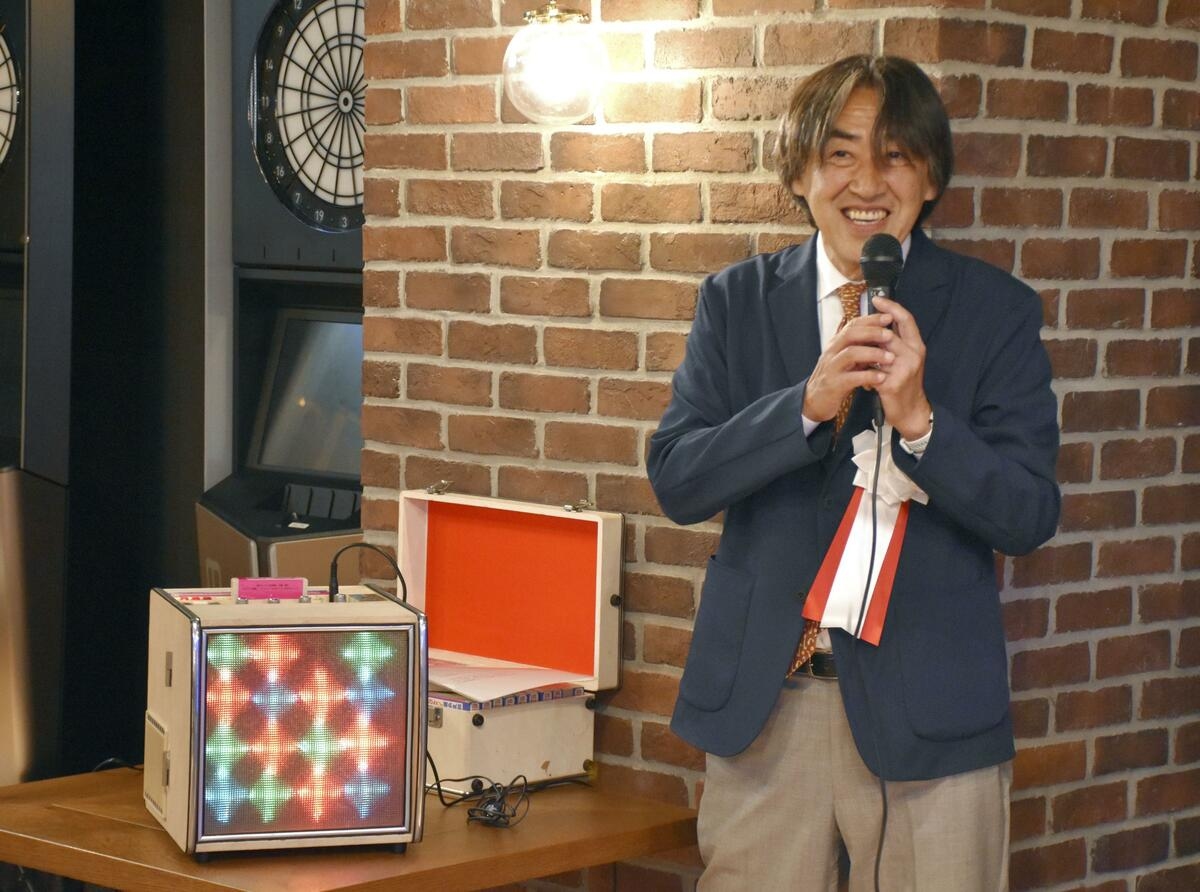 Podcast [English World] Episode 104: Karaoke recognized as tech milestone