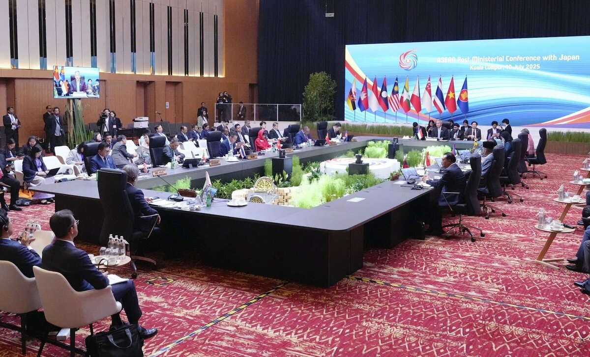 Japan seeks free, fair trade in talks with ASEAN amid tensions