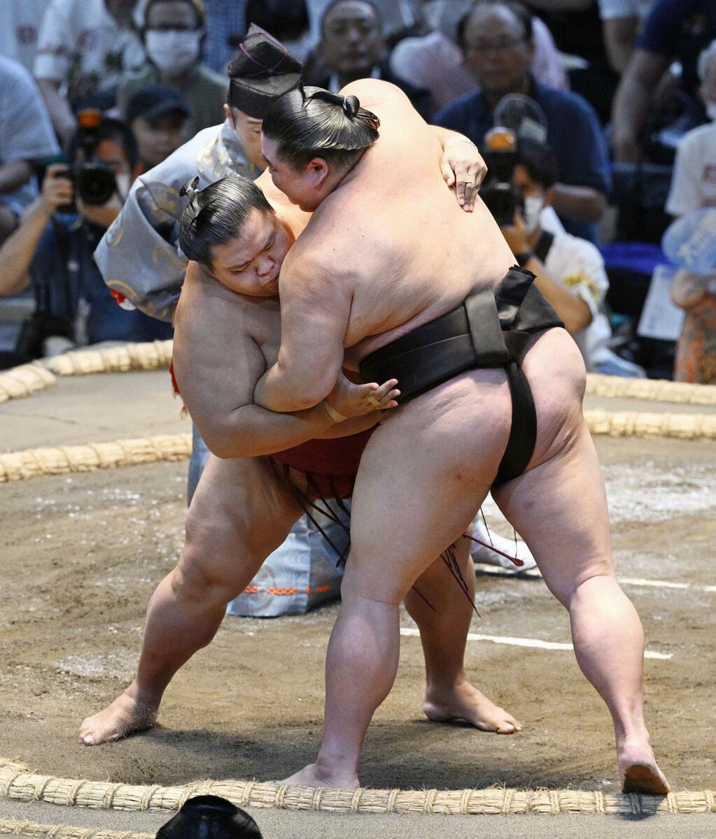 Sumo: Ex-ozeki Mitakeumi leads in Nagoya, Onosato among 7 in chase