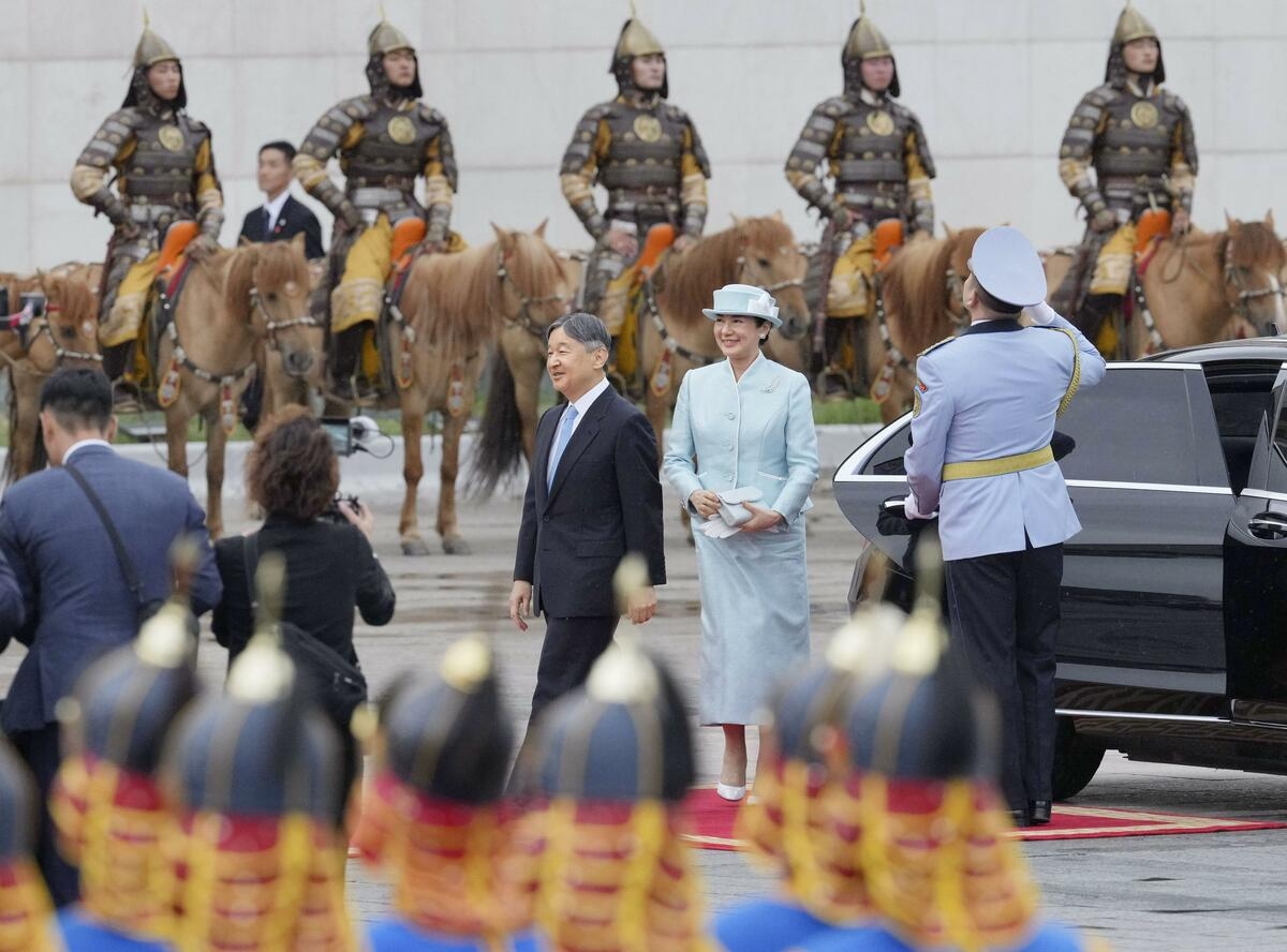 Japanese imperial couple attend welcome ceremony in Mongolia