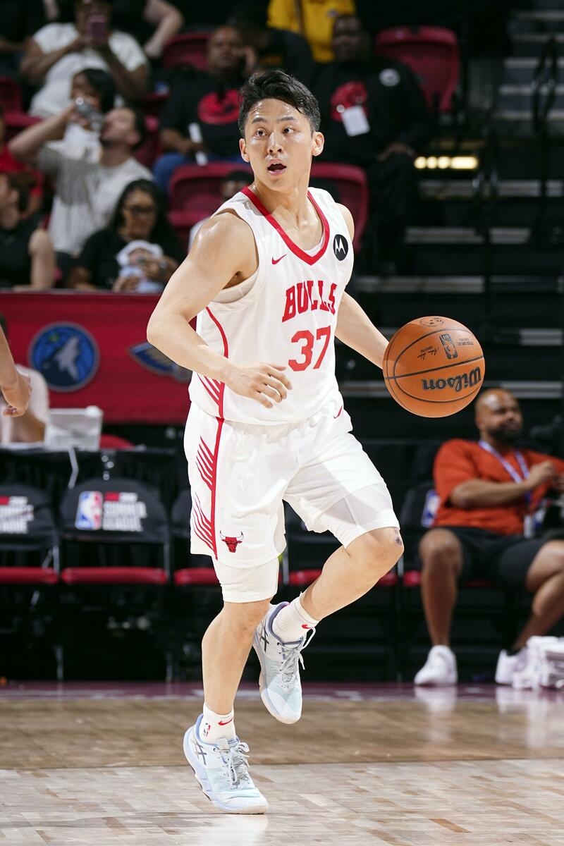 Basketball: Bulls ink Japan national team star Kawamura to 2-way deal