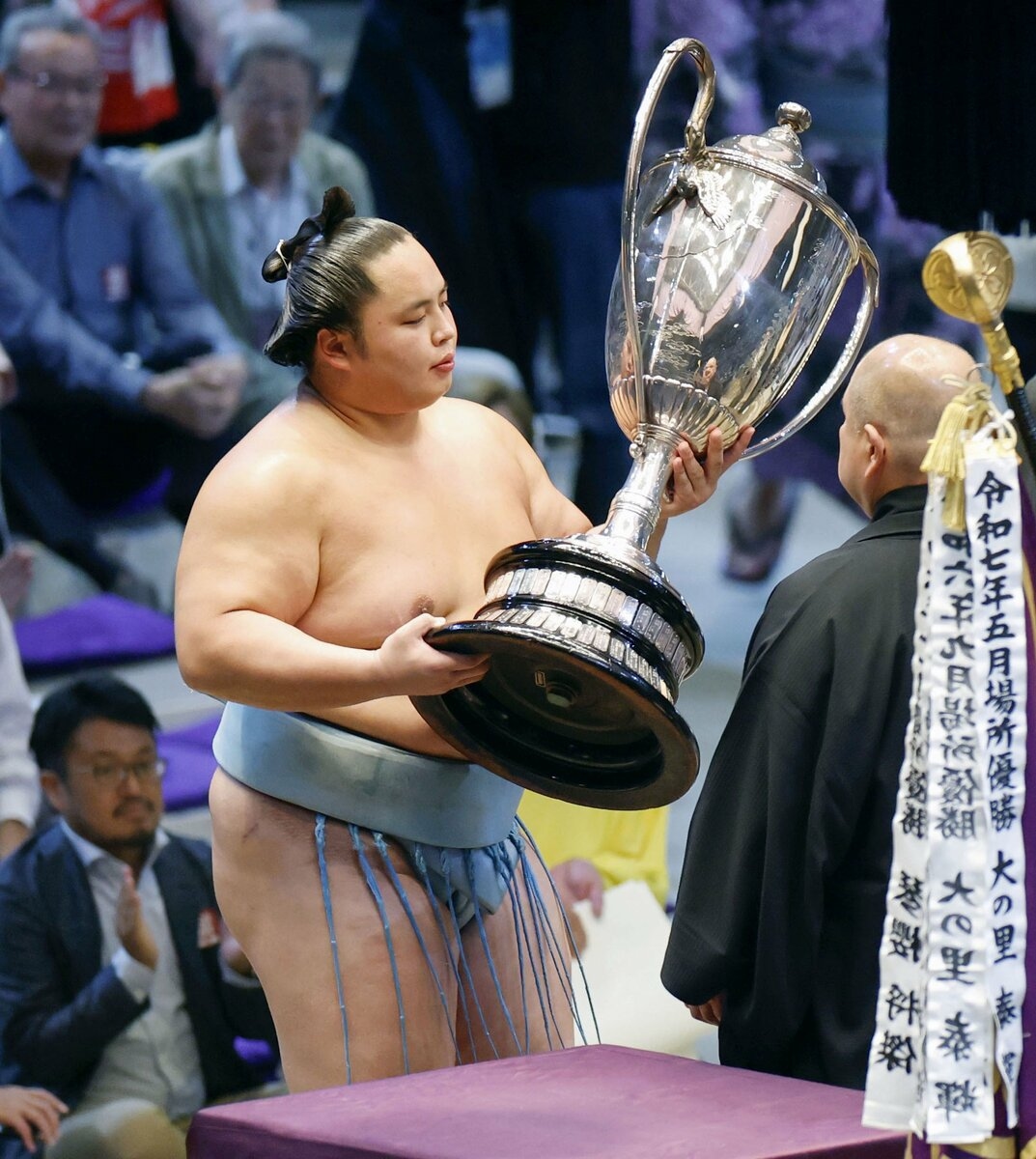 Sumo: Kotoshoho beats Aonishiki to claim maiden Emperor's Cup