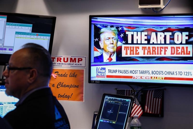 Trump's trade whiplash sends dollar to three-year low - Economy