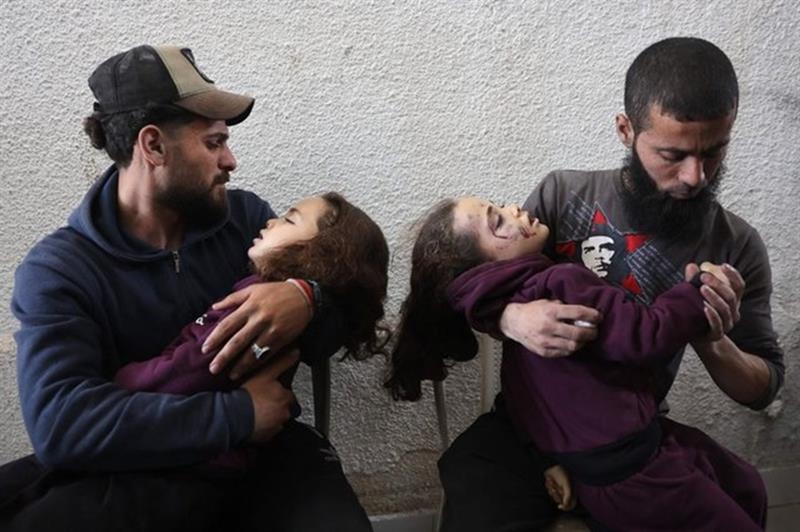 Civil defence recovers charred bodies as Israeli strikes kill 17 Palestinians in Gaza City - War on Gaza
