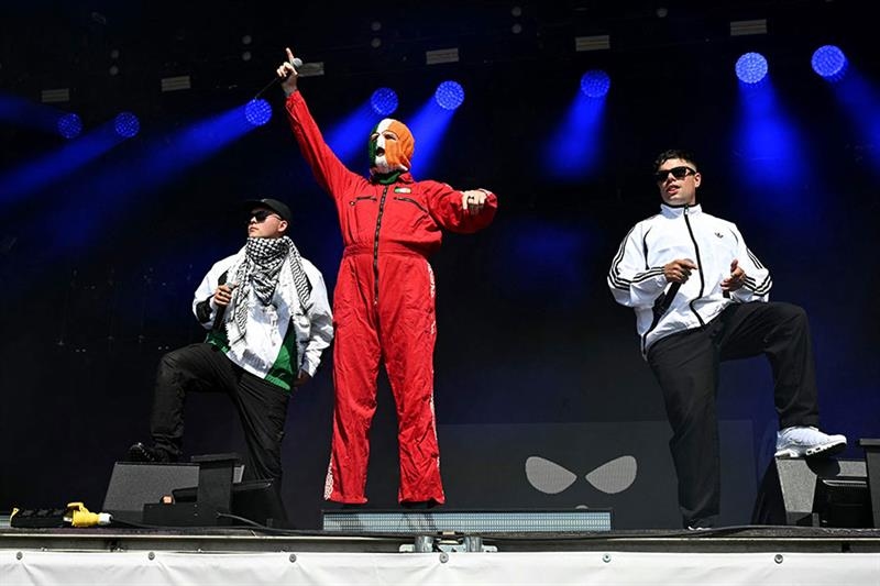 Irish rap group Kneecap plays at Glastonbury despite criticism - War on Gaza