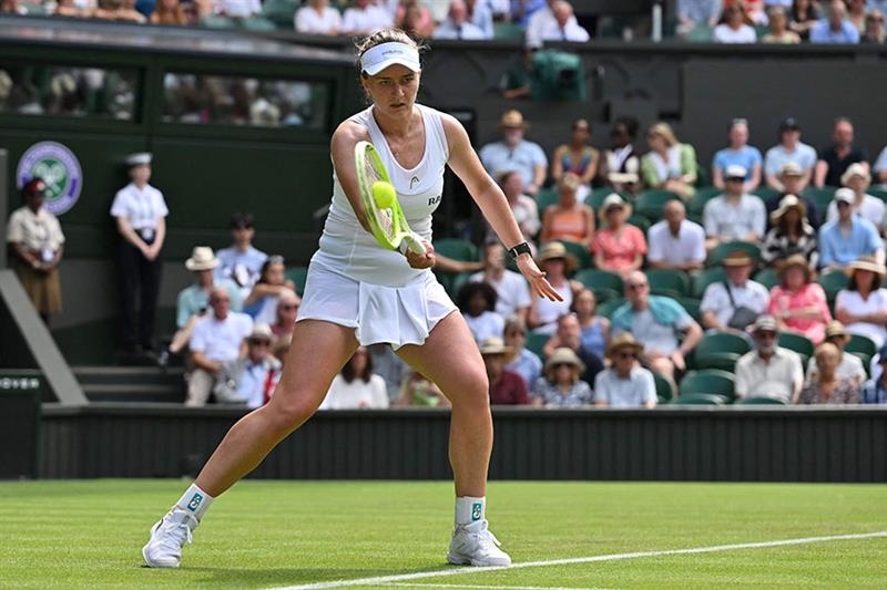 Tennis: Krejcikova battles back against rising star Eala to win Wimbledon opener - Omni sports