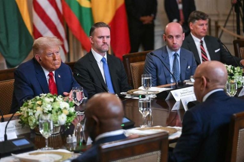 Trump praises Liberian leader on English - his native tongue - International