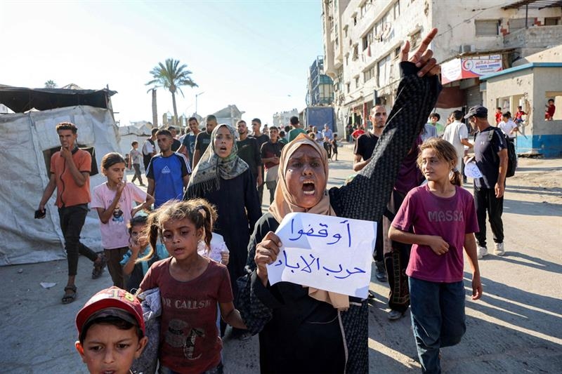 Israel orders evacuations in central Gaza as ceasefire talks stall and military offensive widens - War on Gaza