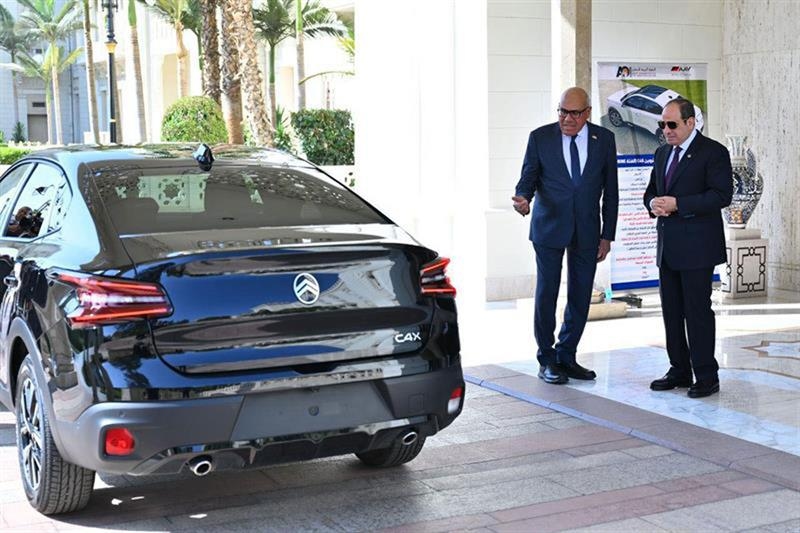 President El-Sisi reviews key AOI projects in civilian and defence industries