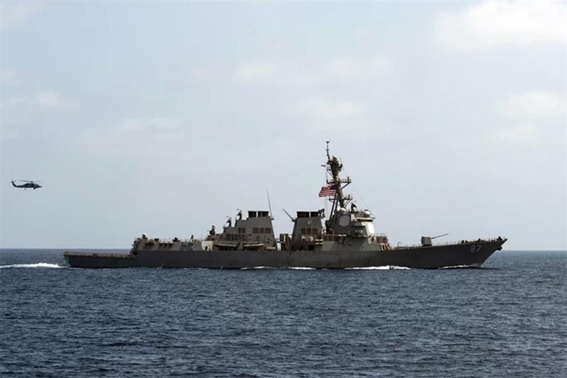Iran confronts US destroyer in Gulf of Oman - Region