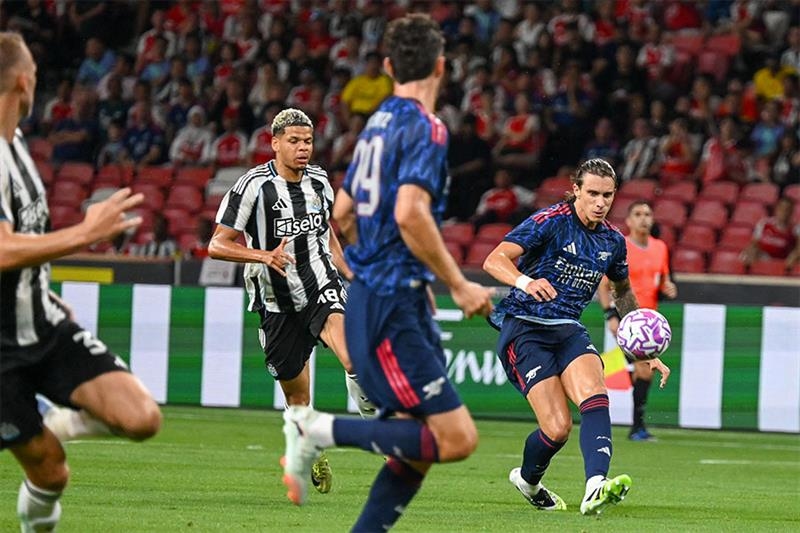 Late Odegaard penalty gives Arsenal 3-2 win over Newcastle - World