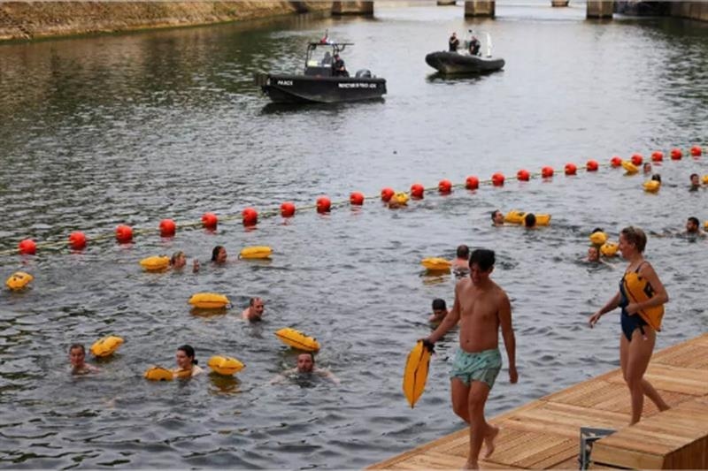 Seine reopens to Paris swimmers after century-long ban - Omni sports