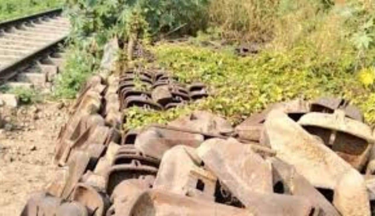 Govt Earns Rs 3,164 Crore Revenue From Scrap Sale In Swachhata Campaign From 2021-2025