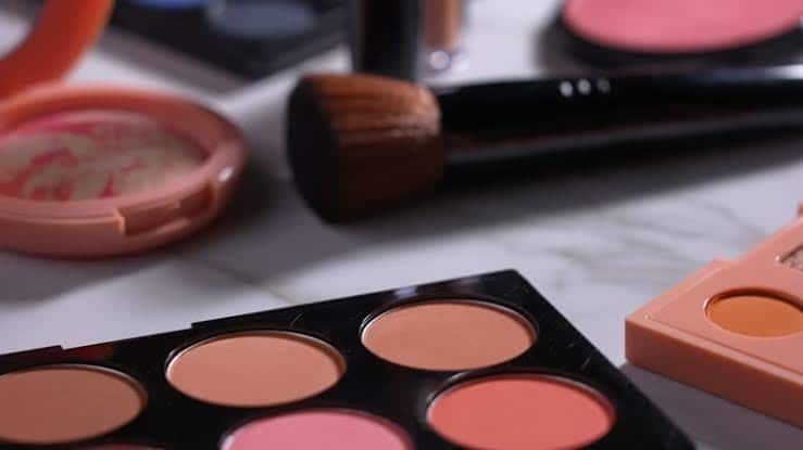 Powder vs Cream Blush: What to Choose