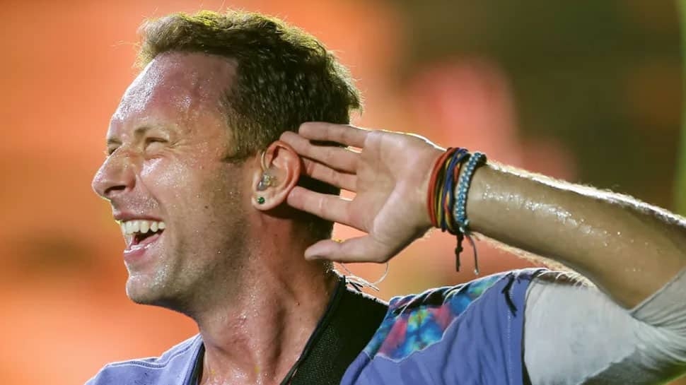 Coldplays Kiss Cam: Chris Martins Playful Warning To Audience At Latest Gig Since PDA Moment Goes Viral