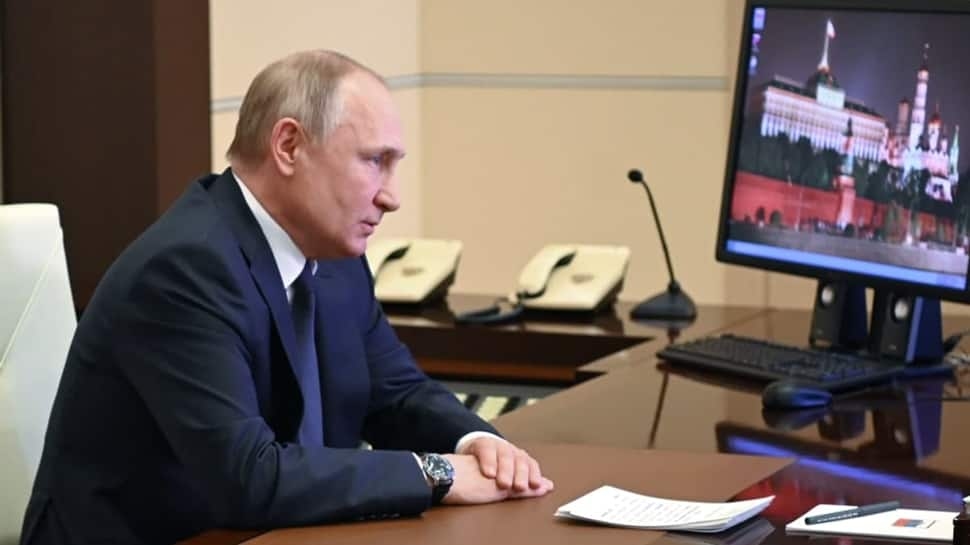 Russia Hits Back At EU Sanctions, Expands Entry Ban List