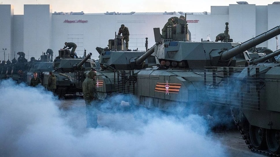 Meet T-14 Armata Tanks: Russia Offers Worlds Most-Advanced Deadly Battle Tanks To India With Local Twist
