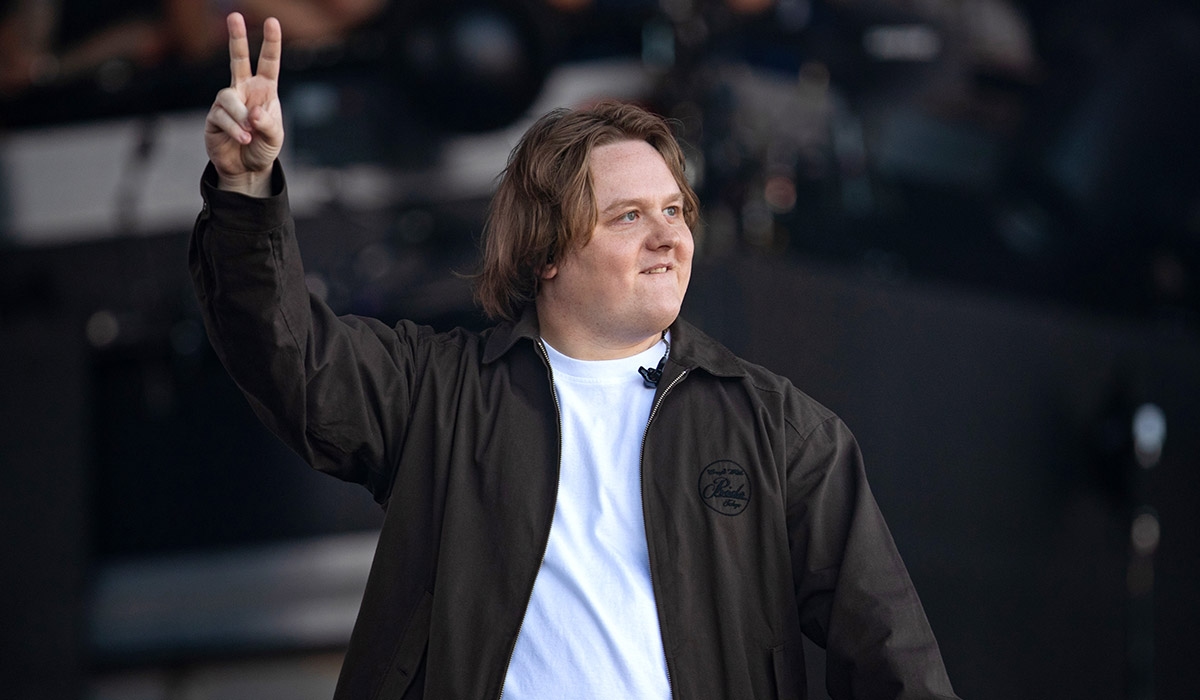 'Giving back' -- Lewis Capaldi donates 734,000 hours of free therapy to fans in need
