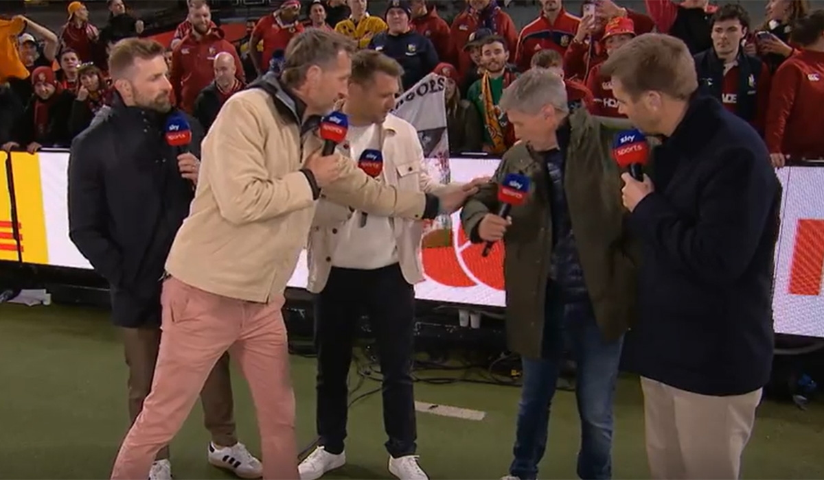 Ronan O'Gara splattered on by seagull mid-punditry