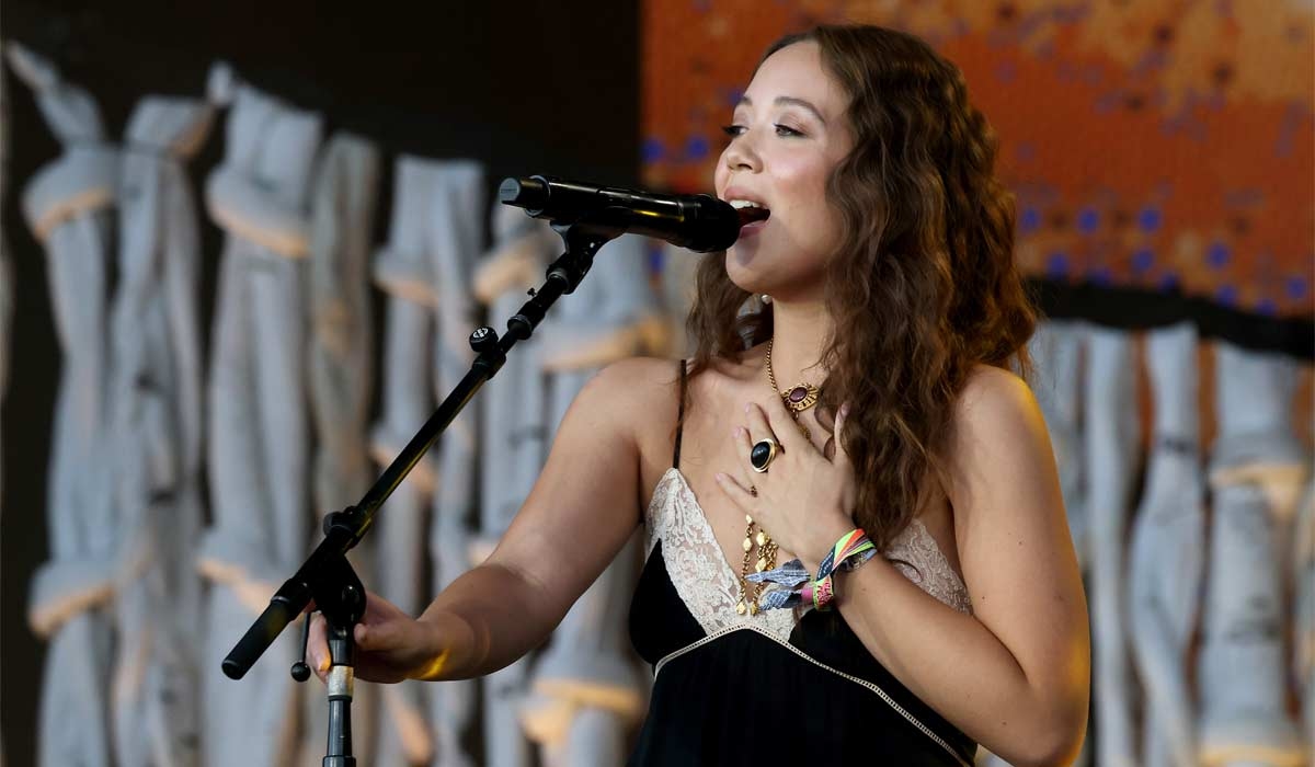 Watch: singer plays beautiful rendition of You'll Never Walk Alone in moving tribute to Diogo Jota