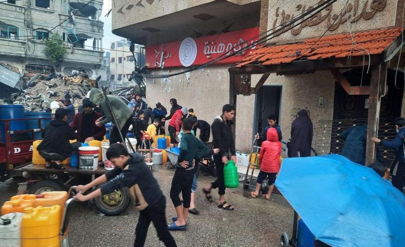الأونروا تحذر من عواقب صحية إثر نقص الماء والمنظفات واكتظاظ النازحين