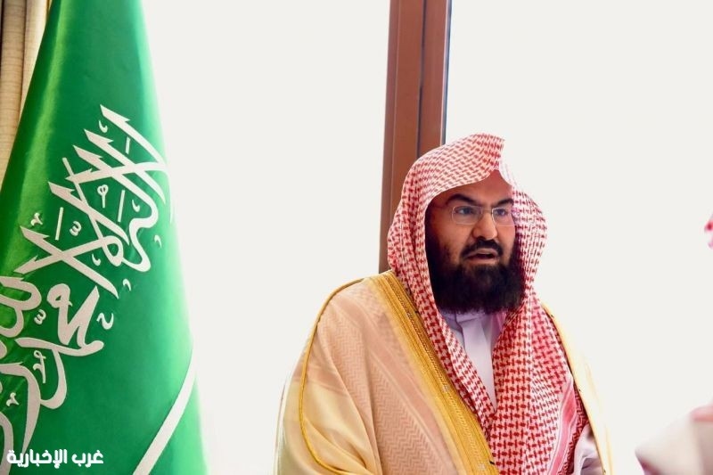 السديس يزور الشيخ العباد ويوجه بتوثيق ونشر دروسه العلمية
