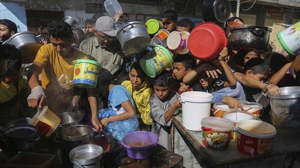 بتكلفة تتجاوز 676 ألف دولار.. الهلال الأحمر الكويتي يوفر سيارات لنقل المياه في قطاع غزة