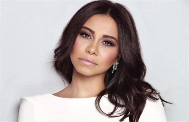 محامي شيرين عبد الوهاب: هناك حملات مدفوعة للهجوم عليها.. ومعروف من ورائها