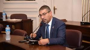 عضو لجنة الصحة بمجلس الشيوخ: الأجور ليست السبب الأول وراء سفر الأطباء