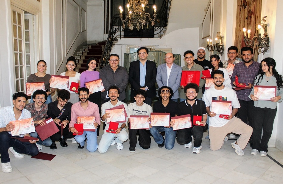 وزير الثقافة يلتقي الفائزين بجوائز مهرجان نجوم المسرح الجامعي