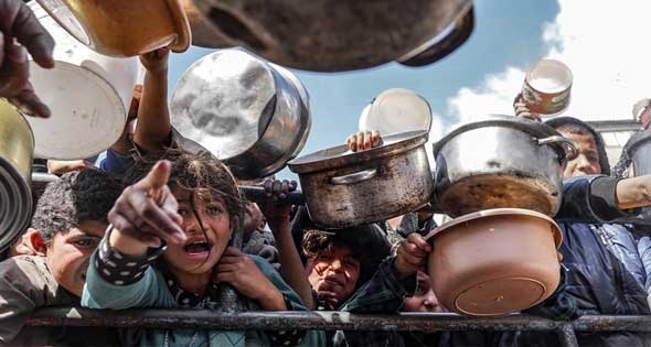 تقرير إخبارى.. القتل بسلاح التجويع والعطش.. حرب غزة الأكثر دموية فى القرن الـ 21