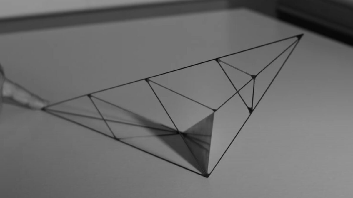 This Weird Pyramid Always Lands on the Same Face, Confirming 40-Year-Old Theory