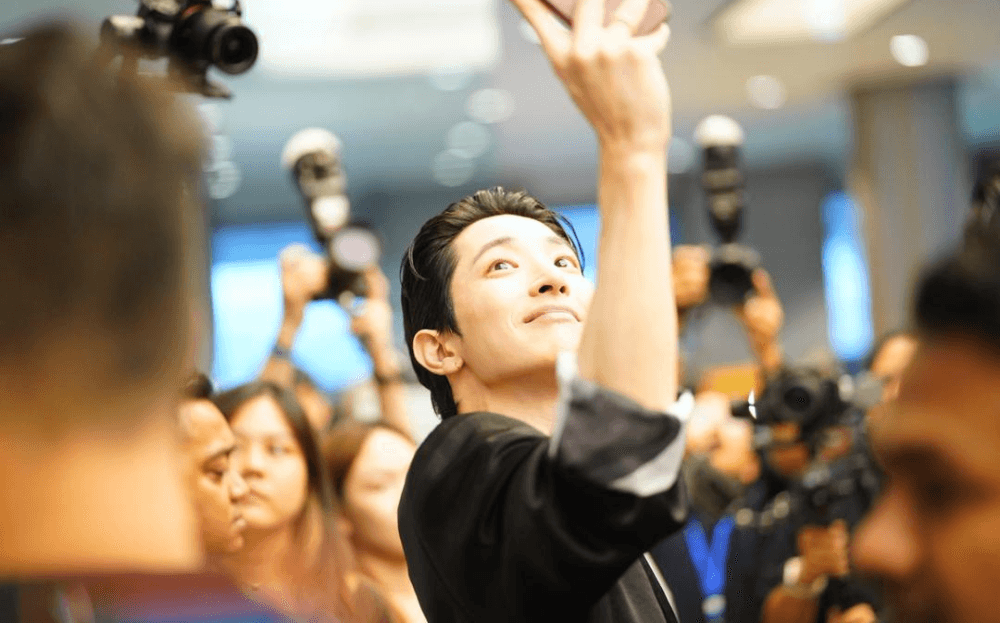 (Video) Lee Soohyuk Charms Local Fans At First Public Appearance In Malaysia