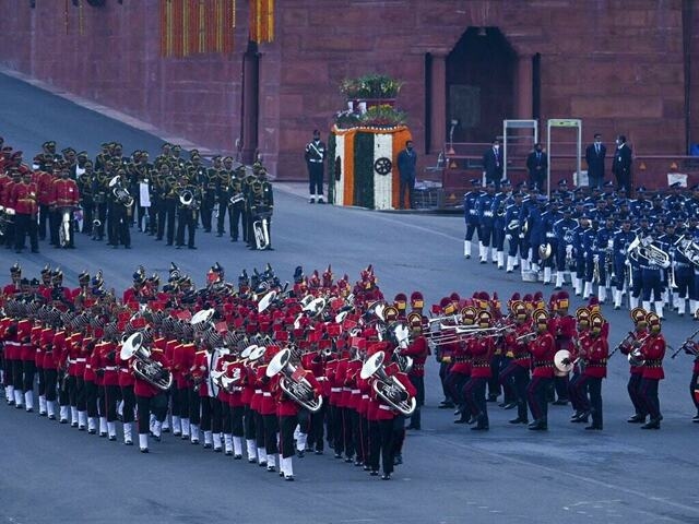 No handshake at muted India-Pakistan border ceremony