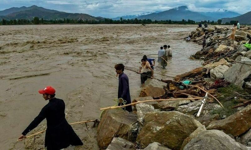 Swat: flash flood sweeps away 18 tourists