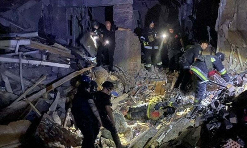 Russian strikes wound 12 in Ukraine