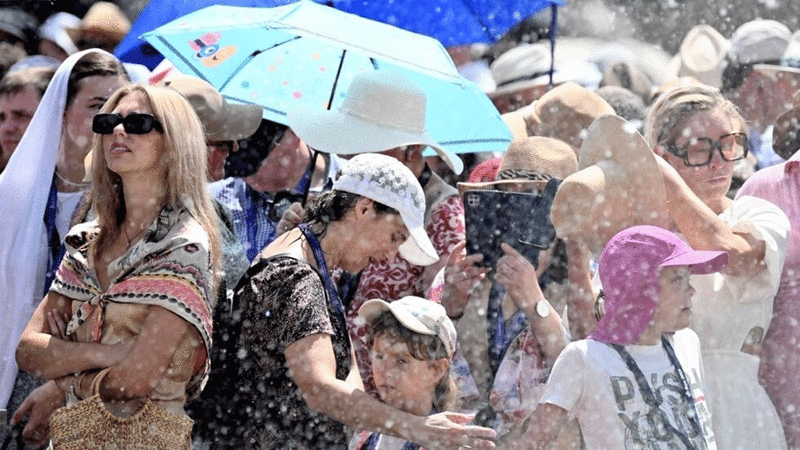 Thousands evacuated in Turkey as Europe is hit by early summer heatwave