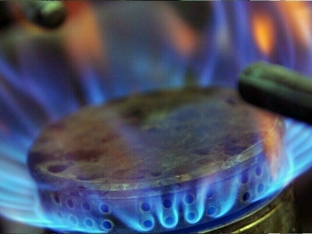 US natgas prices rise ahead of storage report