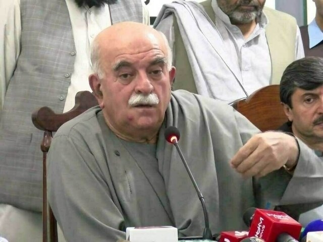 Unity government: Achakzai offers to hold talks with PM
