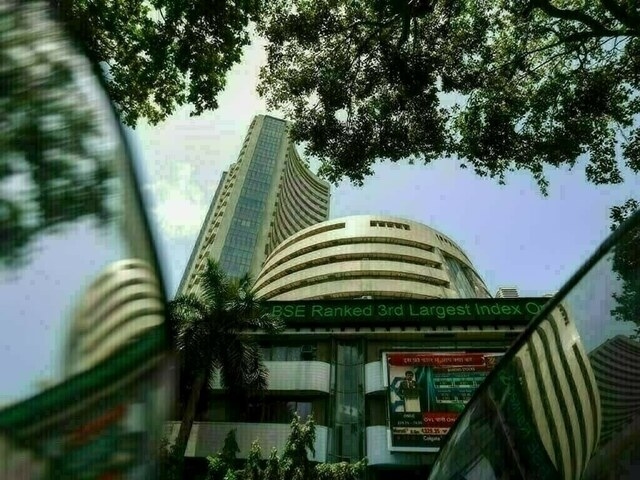 Indian benchmarks end flat
