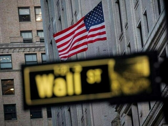 Wall St knocked lower by tariff jitters