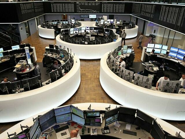 European shares close at four-week high on banks boost