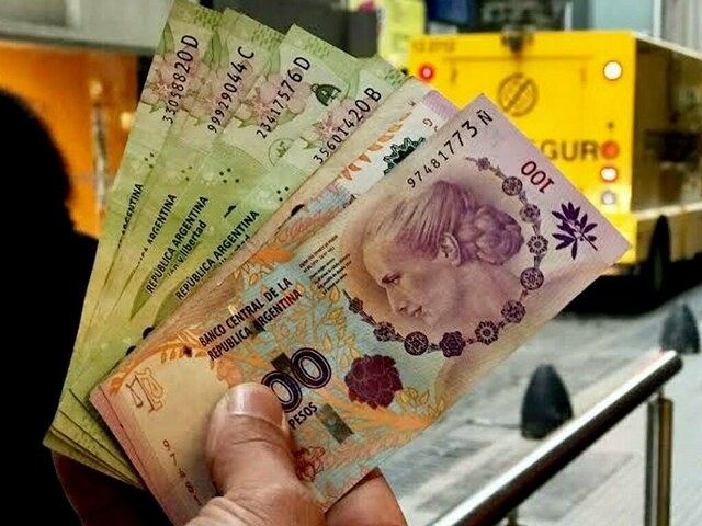Asian currencies subdued; rupiah and peso slip