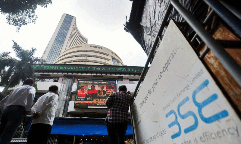 India's stock benchmarks end flat