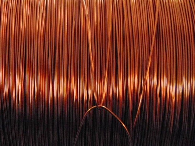 US copper hits record high, expanding premium over the LME benchmark