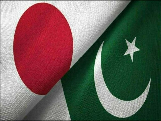 Economist presents research book to Japanese envoy