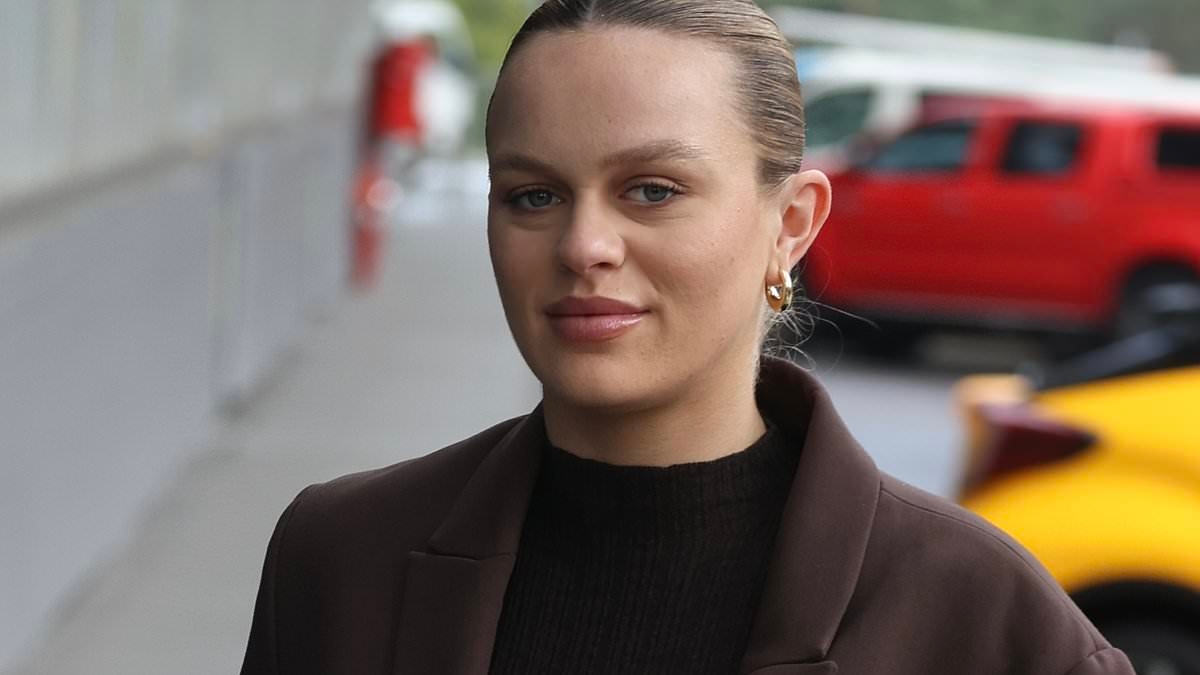 Pregnant model Madeline Holtznagel steps out in chic maternity outfit and designer handbag for lunch at top Sydney restaurant Quay